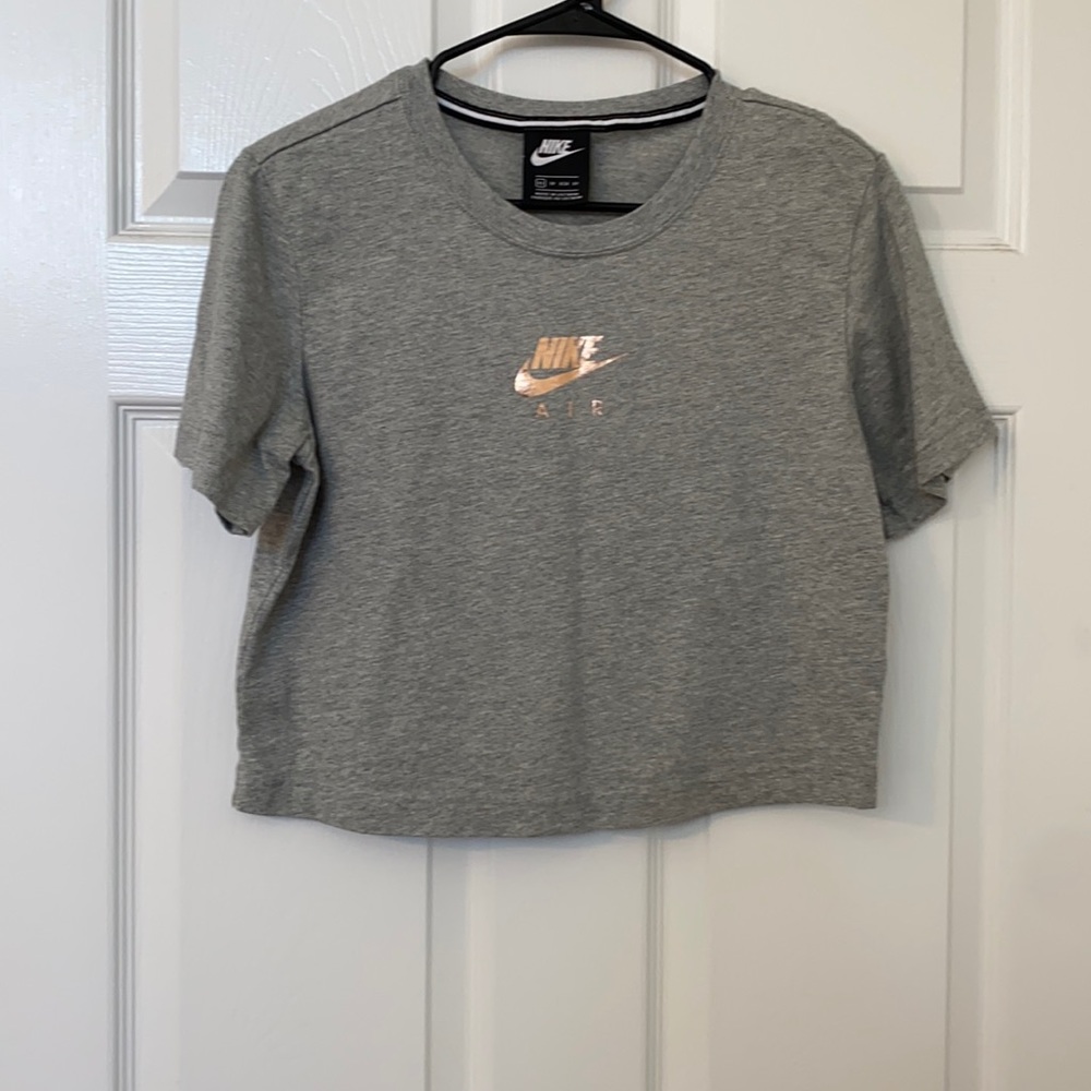 cropped nike tshirt
